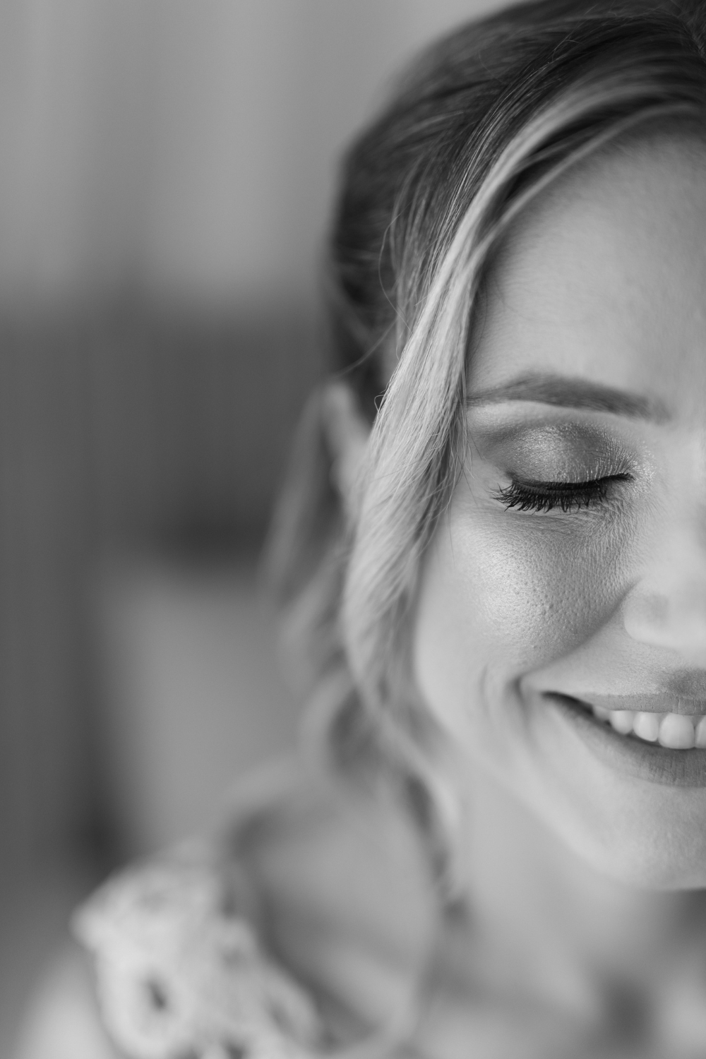 black-and-white-bridal-close-up