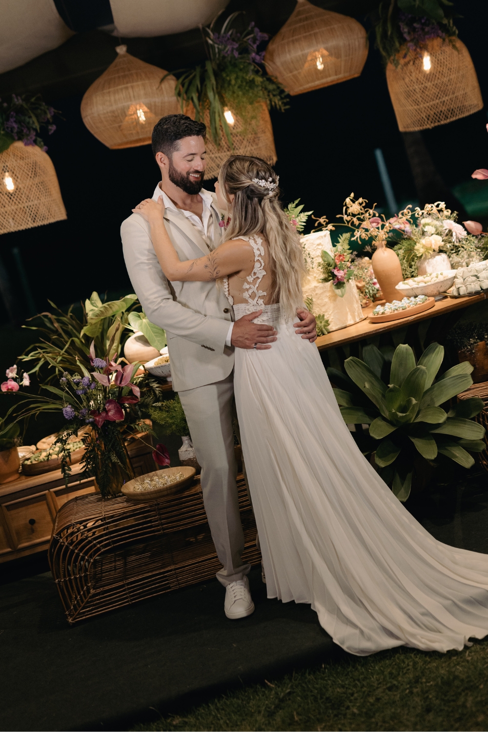 bride-and-groom-dance-wedding-in-praia-dos-carneiros