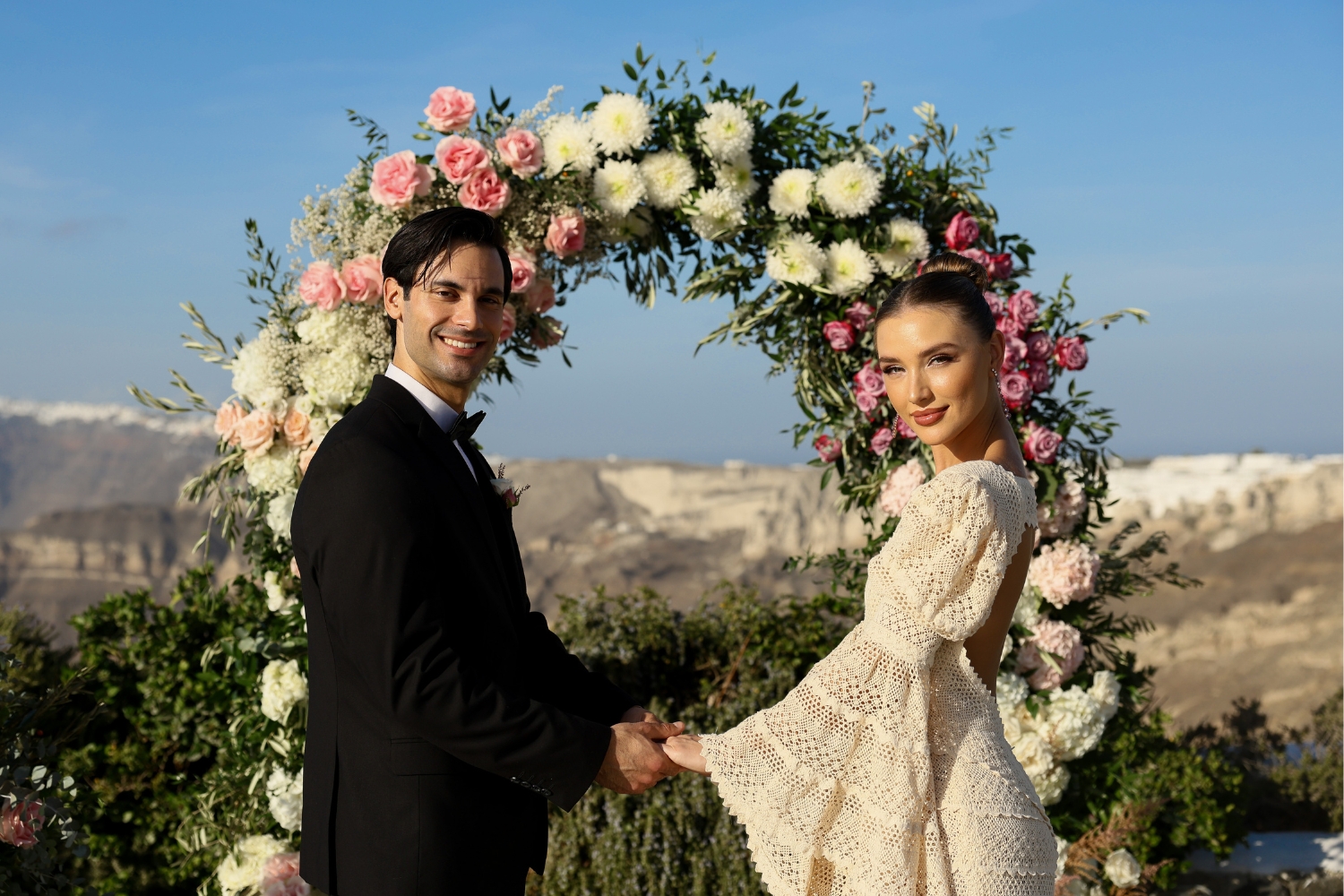 bride-and-groom-flower-arch-venetsanos-winery-wedding-dress-atelier-zolotas (8)