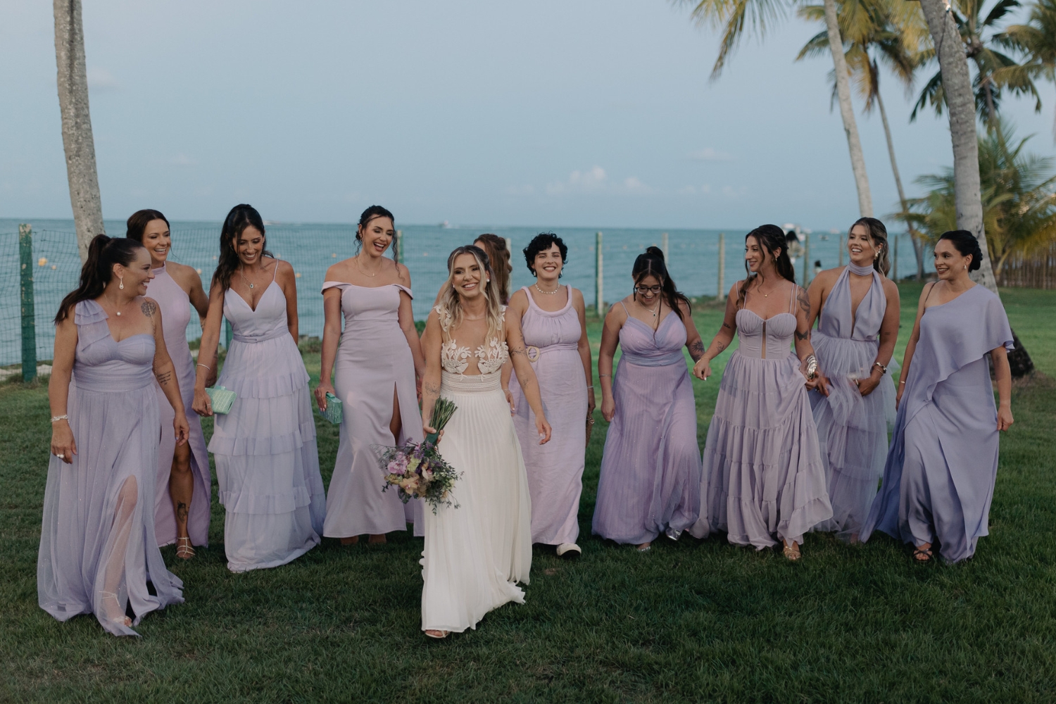 bride-with-bridesmaids-wedding-in-praia-dos-carneiros-atelier-zolotas-wedding-dress (1)