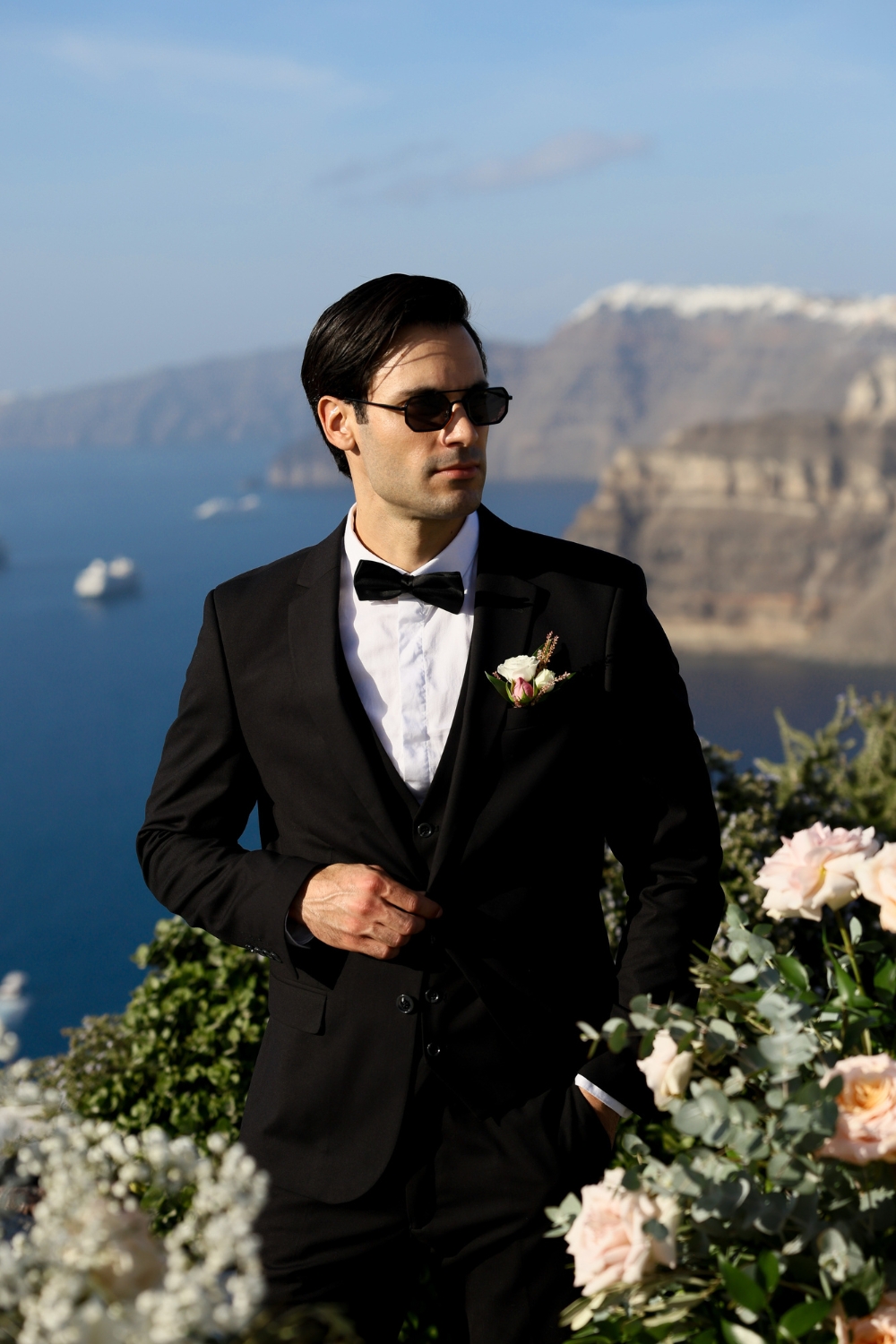 groom-in-venetsanos-winery-wedding-shooting (13)
