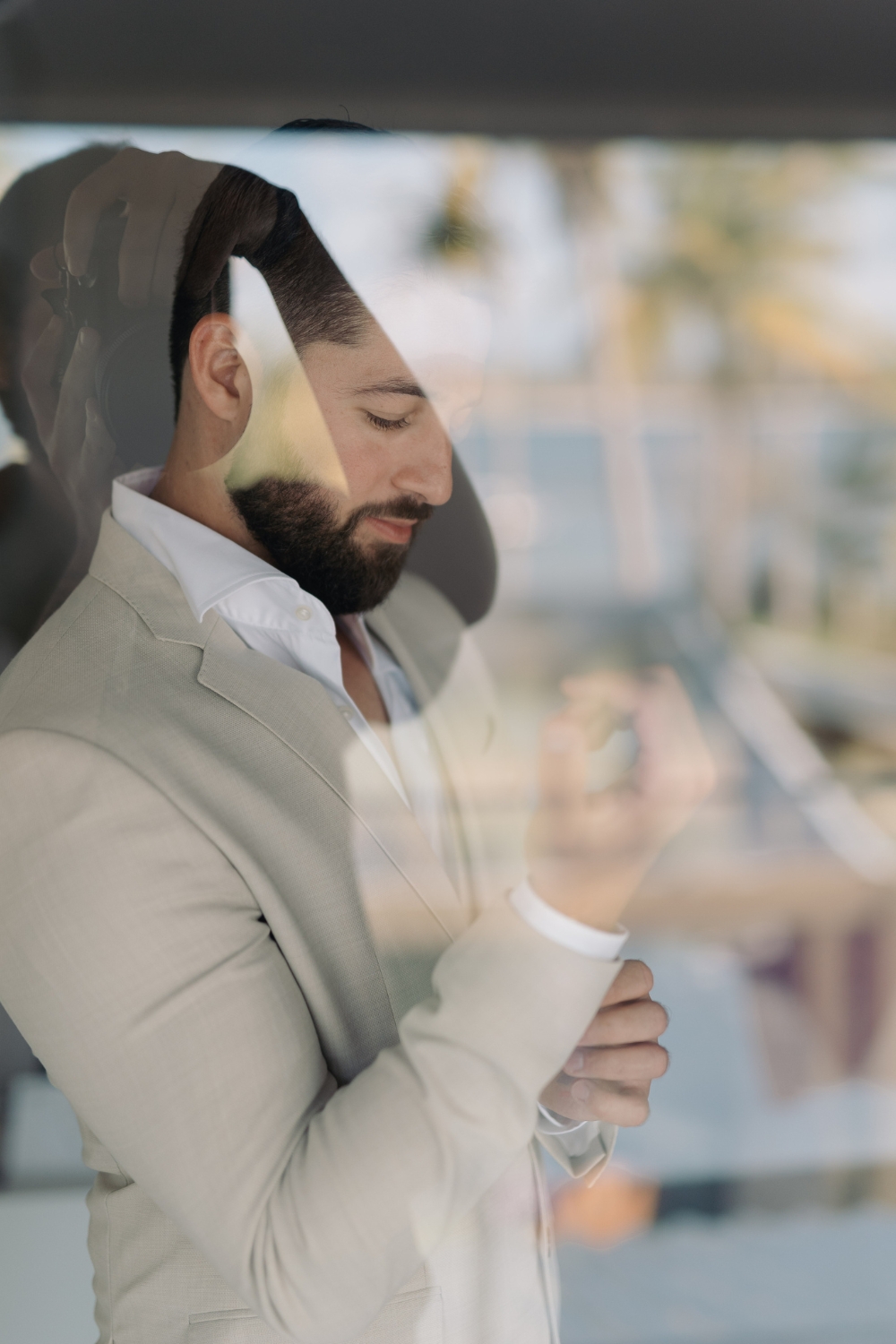 groom-preparation-window-reflection (1)