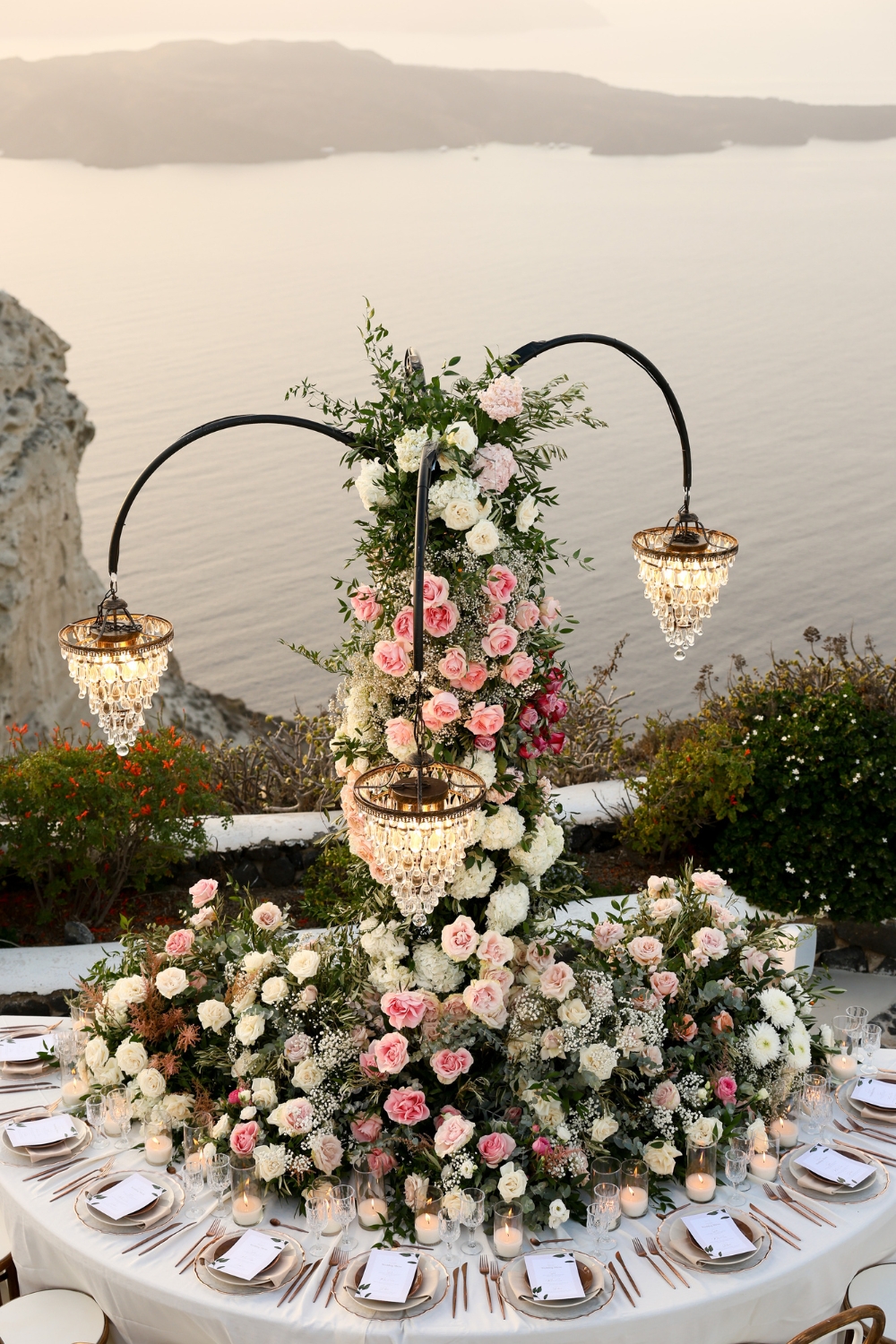 venetsanos-winery-chandeliers-reception-table-decoration (22)