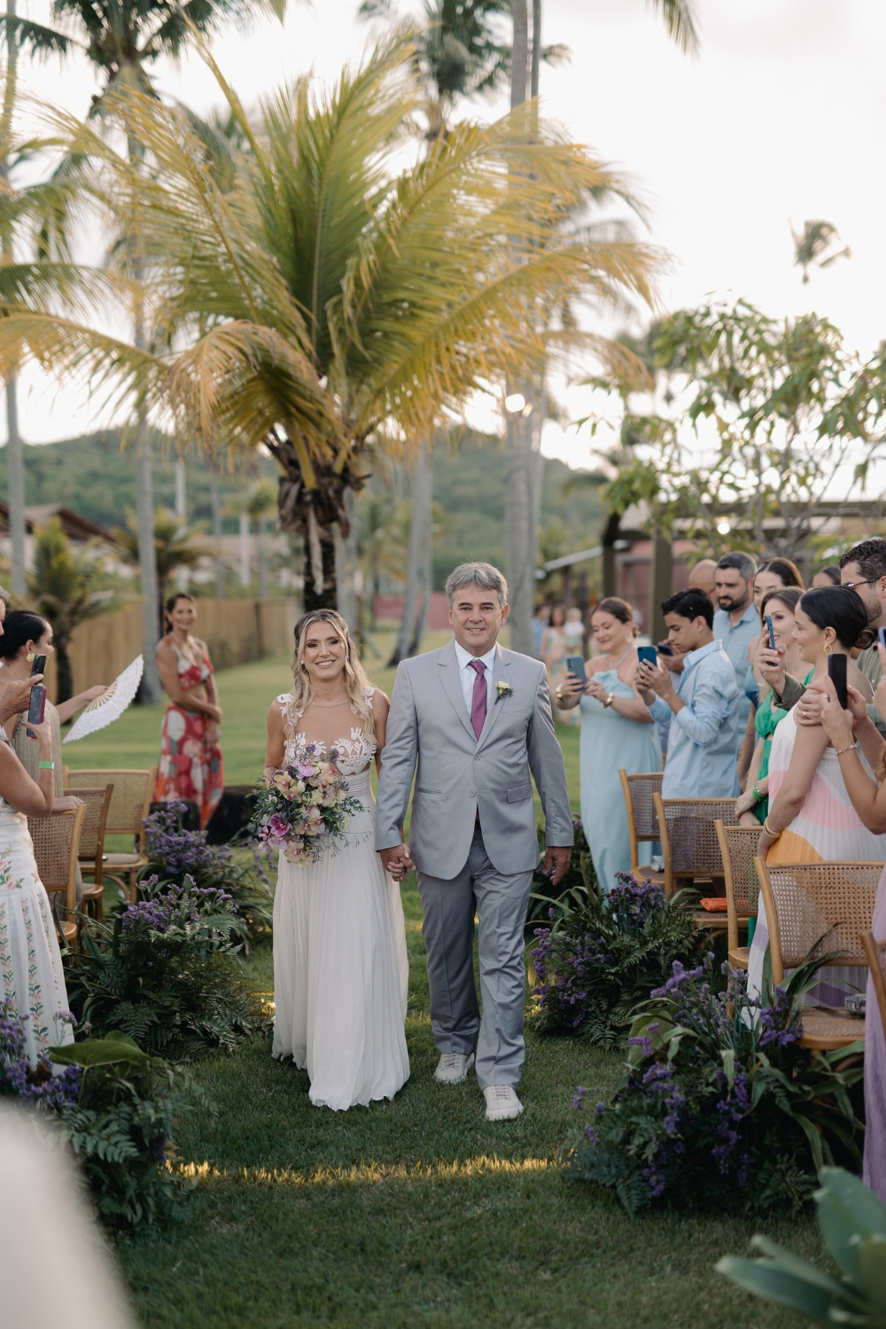 wedding-in-praia-dos-carneiros-bridal-entrance-with-dad