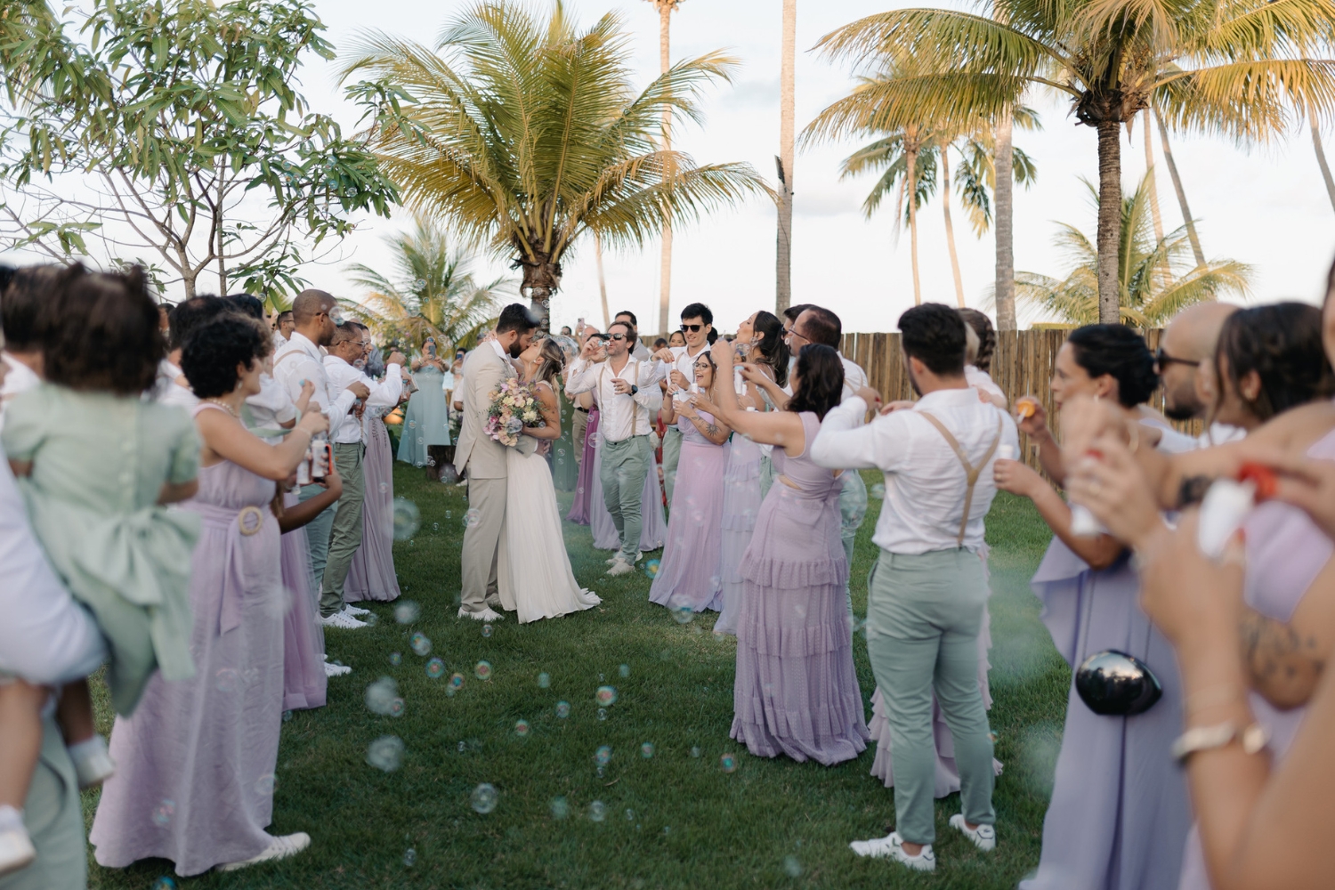 wedding-in-praia-dos-carneiros-bubbles-in-the-air 9)