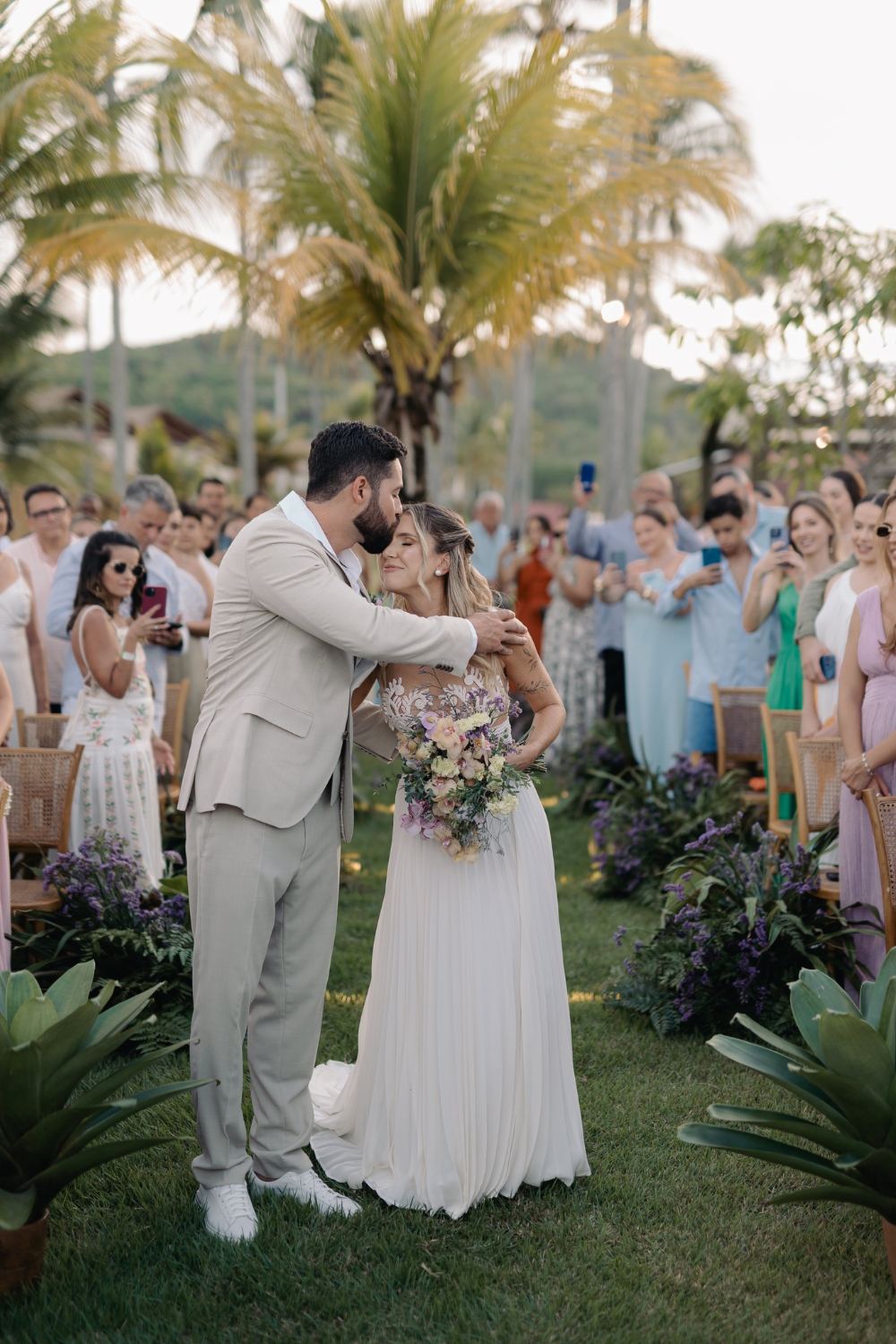 wedding-in-praia-dos-carneiros-groom-kissing-bride-forehead 15)