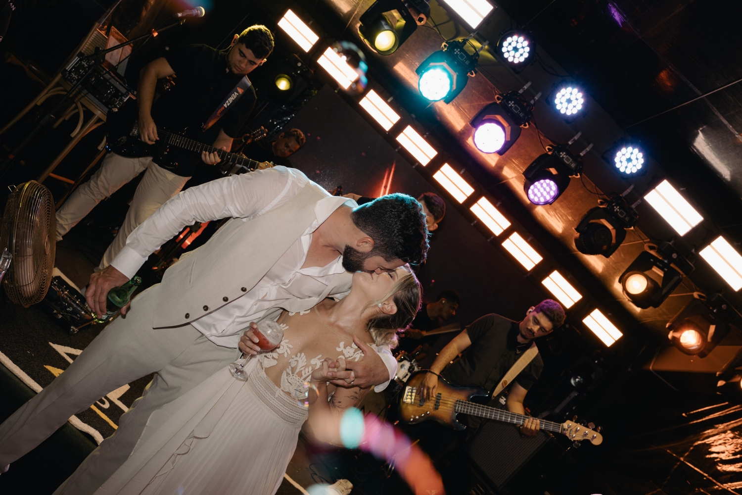 wedding-party-shot-in-praia-dos-carneiros-atelier-zolotas (14)